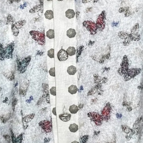 POL Medium Butterfly Print Shirt - Picture 6 of 7